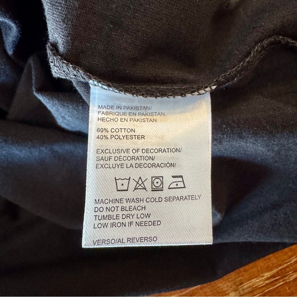 NWT Daybreak black Hot Mess graphic t-shirt M - Picture 6 of 9